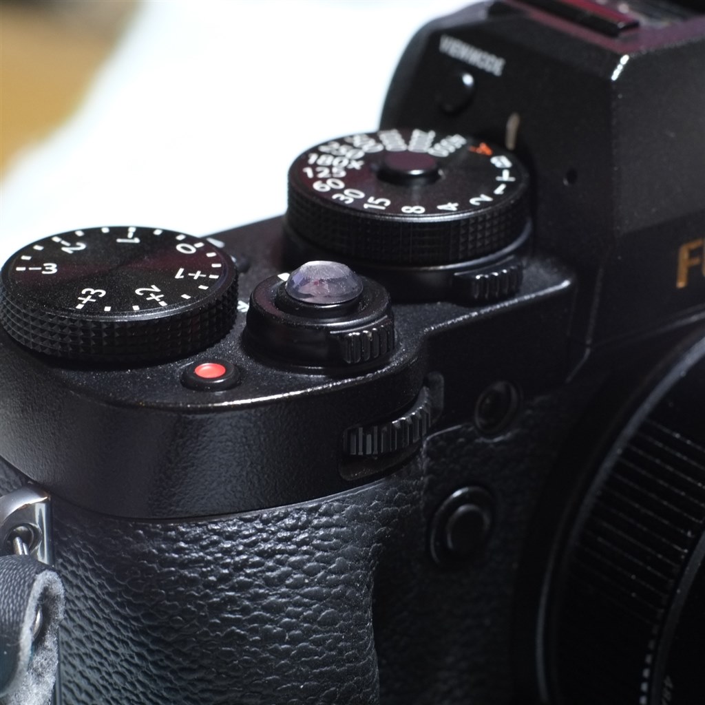 X-T1 シャッター ボタンにストーンを付けてみました』 富士