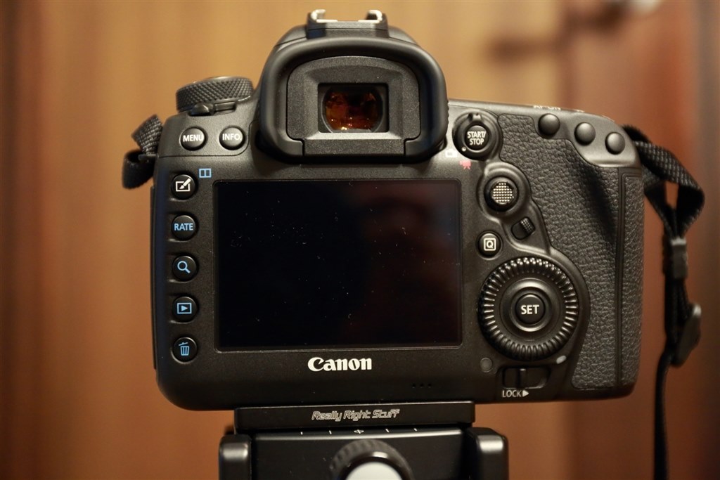 Canon EOS 5D mark IV + RRS L型プレート