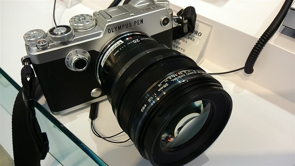 フードが付くとこんな感じ』 オリンパス M.ZUIKO DIGITAL ED