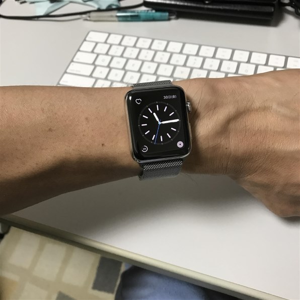 Apple Apple Watch Series 2 38mm MNRQ2J/A [ホワイトスポーツバンド