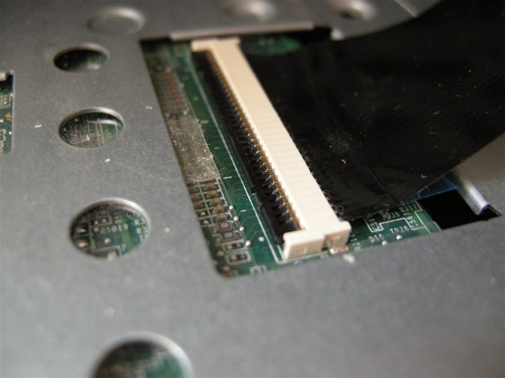 分解時、キーボードのコネクターの外し方』 HP Pavilion 15-n200 AMD