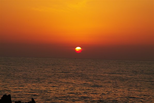 馬と古城夕陽が沈む雰囲気が出た作品です。 シルバ