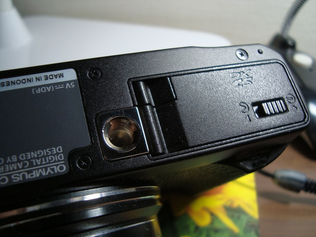 教えてください!(バッテリーの蓋部分』 オリンパス OLYMPUS 教えてください!(バッテリーの蓋部分』 オリンパス OLYMPUS