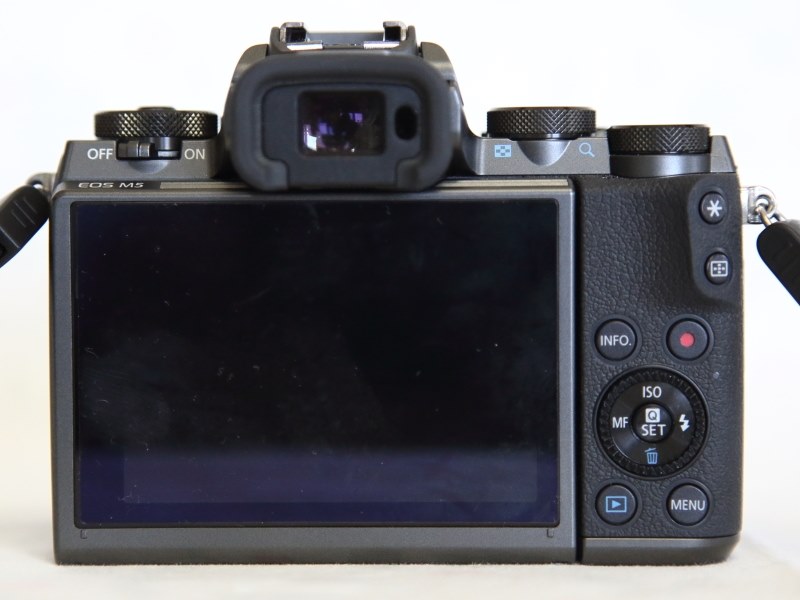 撮影中に無意識に「MENUボタン」を押してしまう』 CANON EOS M5 ボディ
