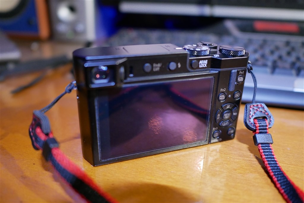 ストラップ、貼り革、グリップ？』 パナソニック LUMIX DMC-TX1