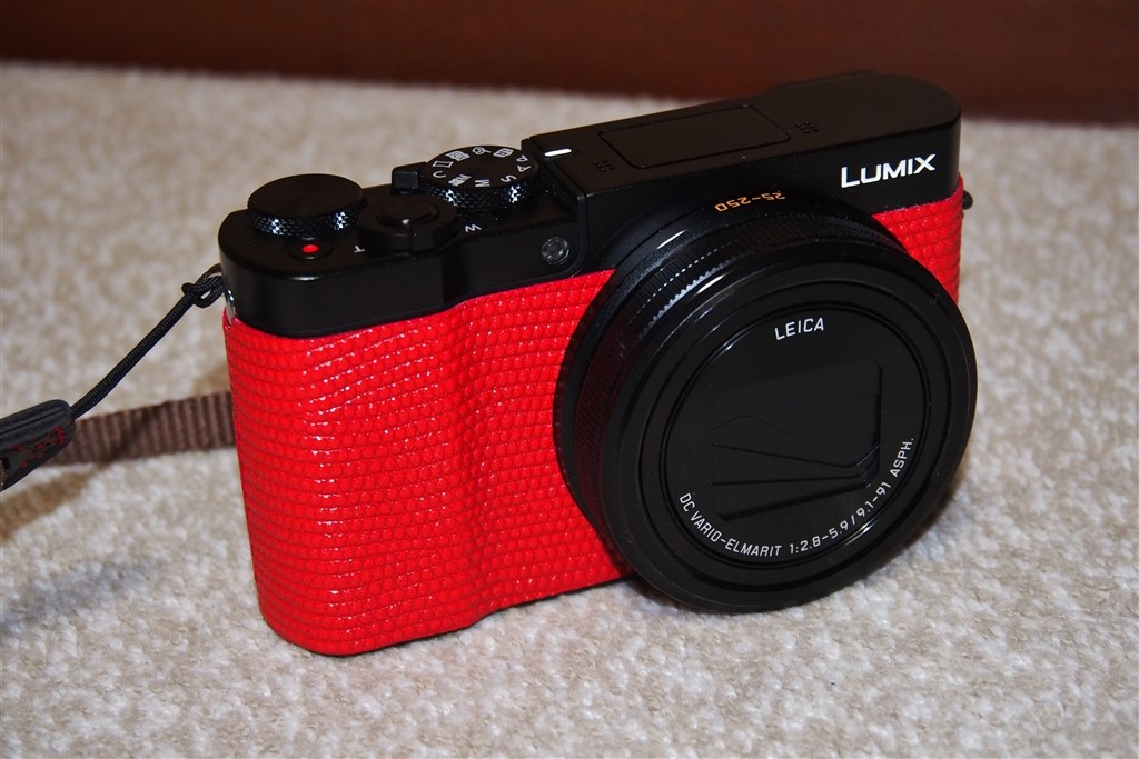 ストラップ、貼り革、グリップ？』 パナソニック LUMIX DMC-TX1 の