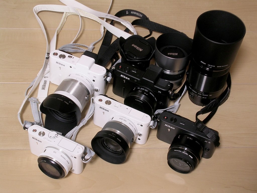 ミラーレス一眼で迷ってます！』 ニコン Nikon 1 J5 ダブルレンズ