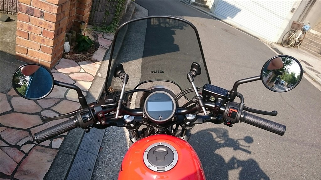 GIVI (ジビ) バイク用 スクリーン 汎用(フォーク/バーハンドルクランプ