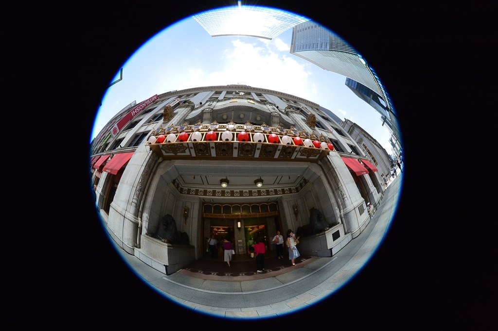 これは何でしょう？』 CANON EF8-15mm F4L フィッシュアイ USM の