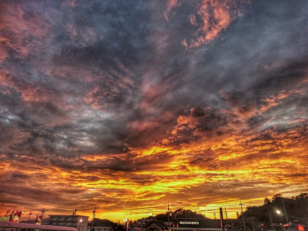 雨上がりに燃え上がる夕日と虹と』 SONY Xperia Z5 Premium SO
