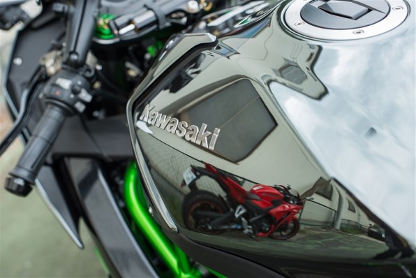 カールツァイス Milvus 1.4/35 ZF.2 [ニコン用] 価格比較 - 価格.com