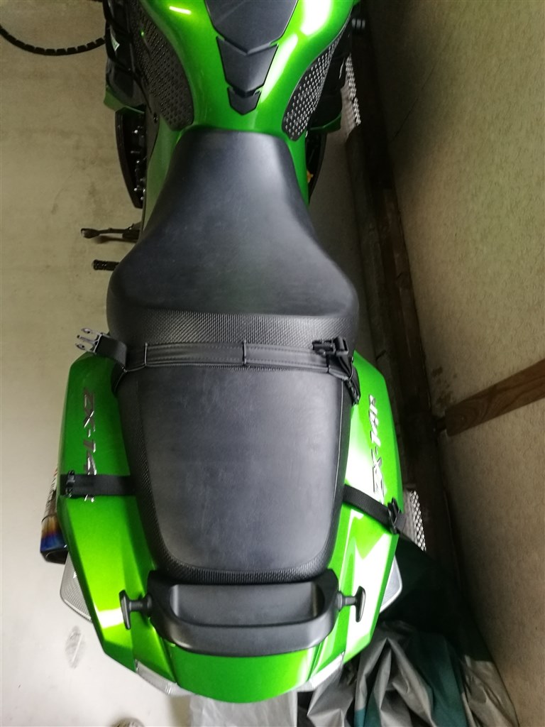シートバック取り付け。』 カワサキ ZZR1400 のクチコミ掲示板 - 価格.com