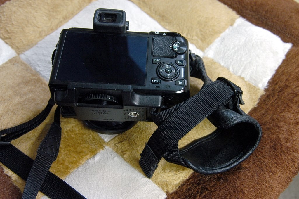 b-gripを付けてみたけど…』 ニコン Nikon 1 V2 ボディ の b-gripを付けてみたけど…』 ニコン Nikon 1 V2 ボディ の