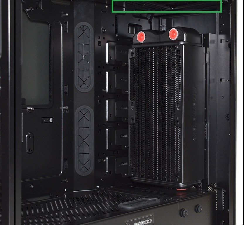 5インチベイを使用してフロントに280mmのラジエターを積むとは