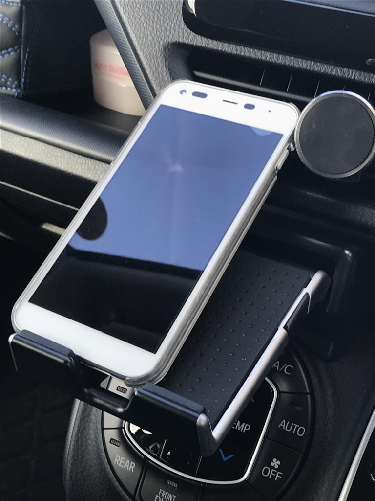 スマートフォンを置く所 トヨタ ヴォクシー 14年モデル のクチコミ掲示板 価格 Com