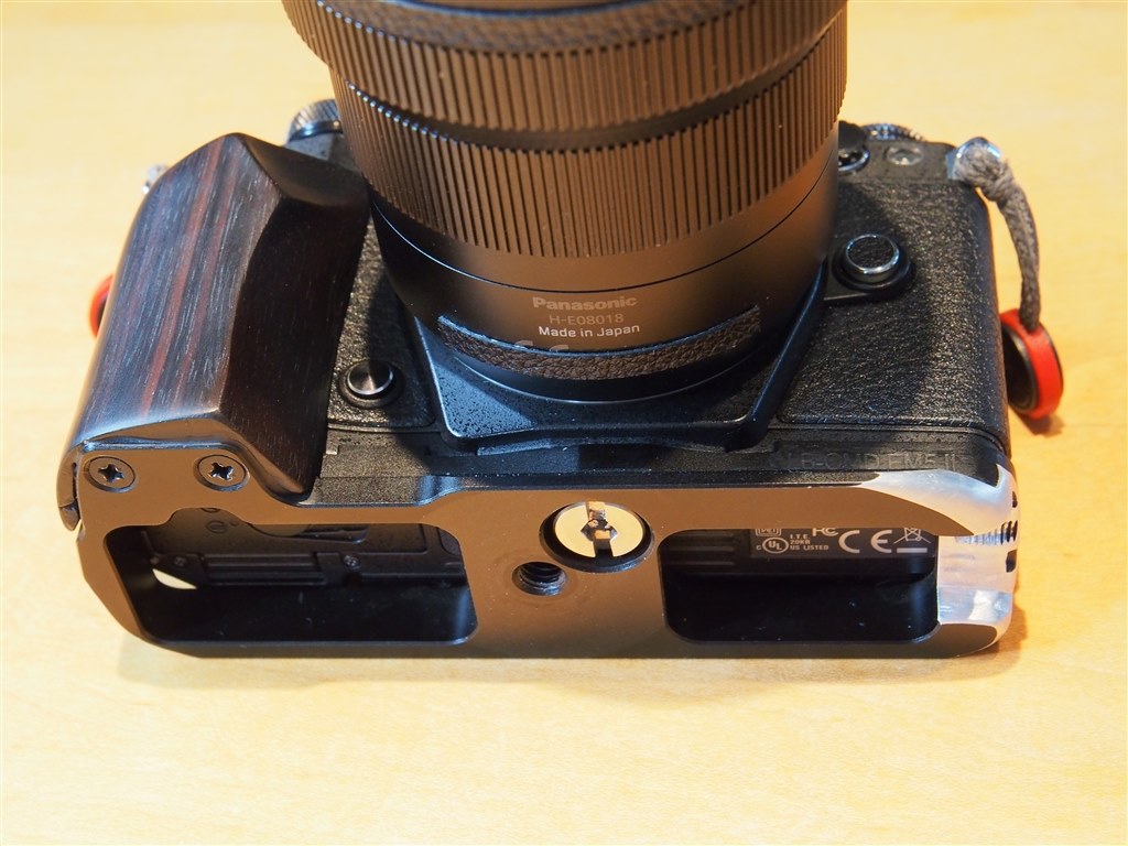 OLYMPUS OM−D E-M5 Mark II ボディとグリップのみ 4545350052829.jpg