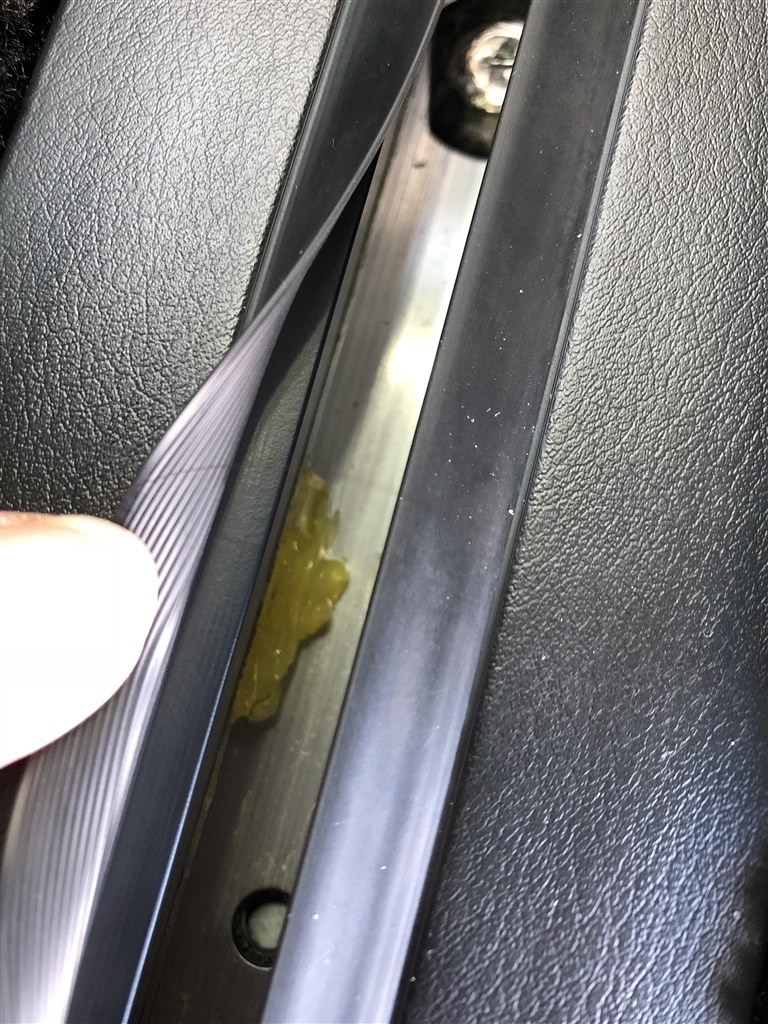 新型セレナ ステップ 部分 ボンドはみ出し 日産 セレナ 16年モデル のクチコミ掲示板 価格 Com