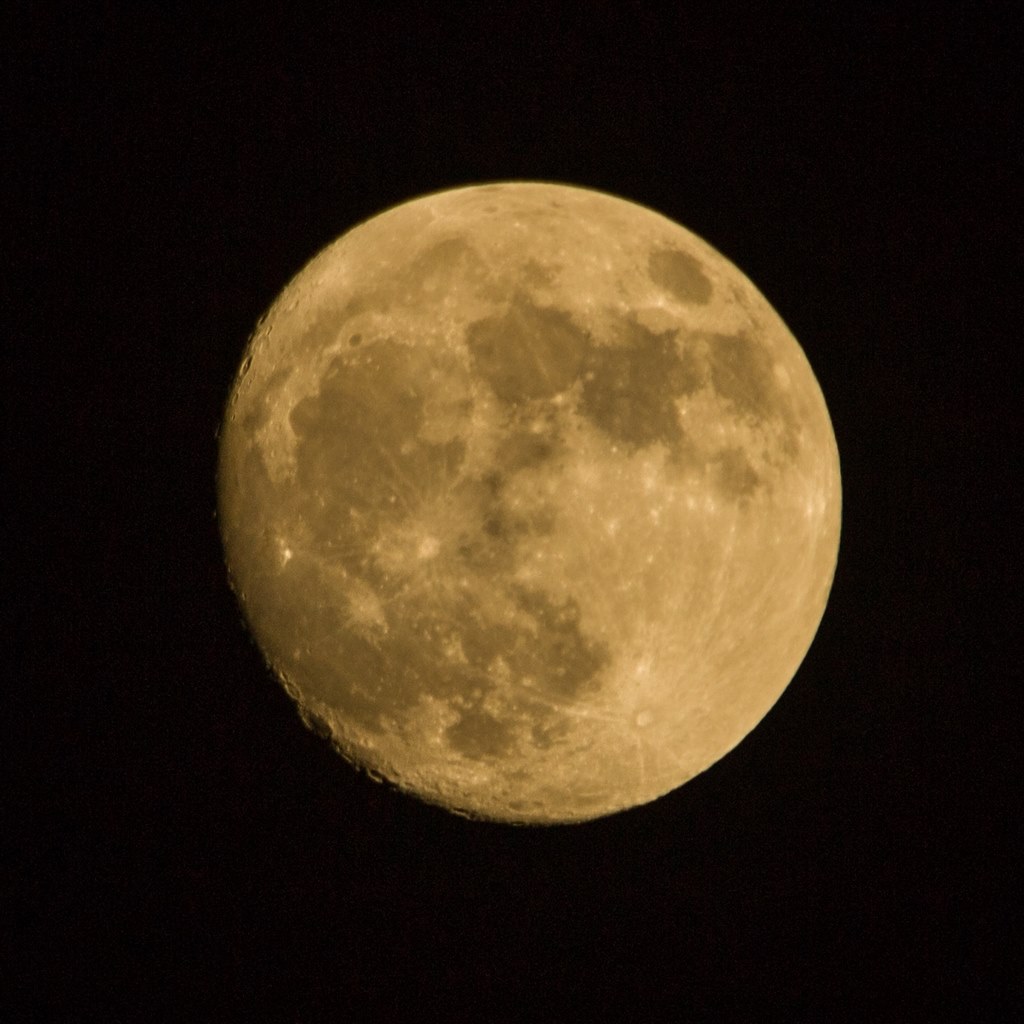 CanonのAPS-C機での月の撮影』 シグマ APO 70-300mm F4-5.6 DG