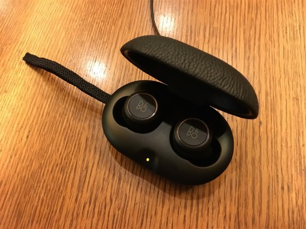 Bang&Olufsen B&O PLAY Beoplay E8 [Charcoal Sand]投稿画像・動画