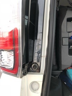 テールランプ下側ステー割れてませんか？』 日産 セレナ 2016年モデル