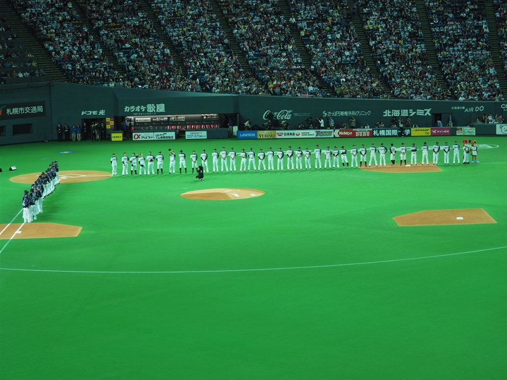 プロ野球の外野席からは必携のレンズ』 オリンパス M.ZUIKO DIGITAL ED