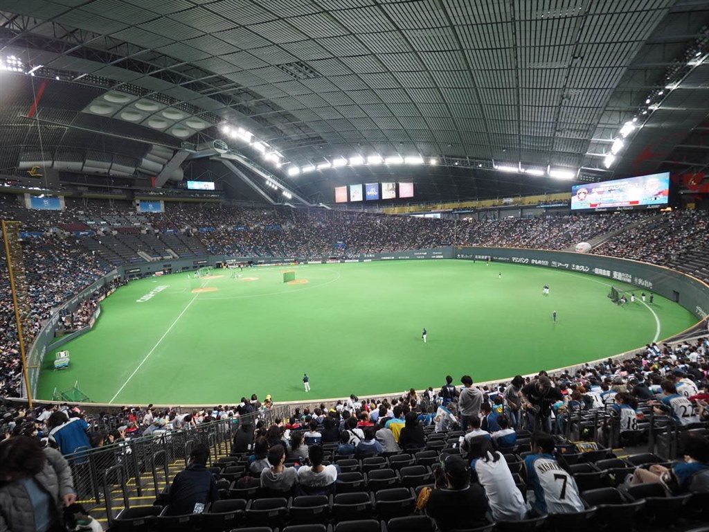 プロ野球の外野席からは必携のレンズ』 オリンパス M.ZUIKO DIGITAL ED