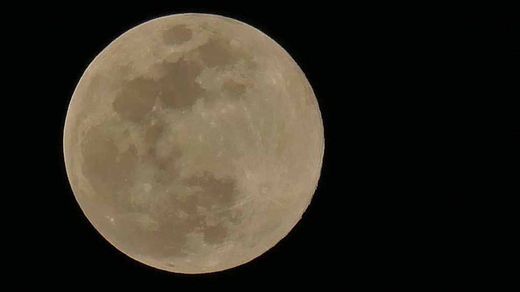 今夜はブルームーン。一か月に2回満月がある。』 パナソニック LUMIX