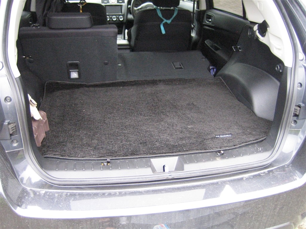 テンパータイヤに、インチダウンしたスタッドレス（2.0 i-S）』 スバル 