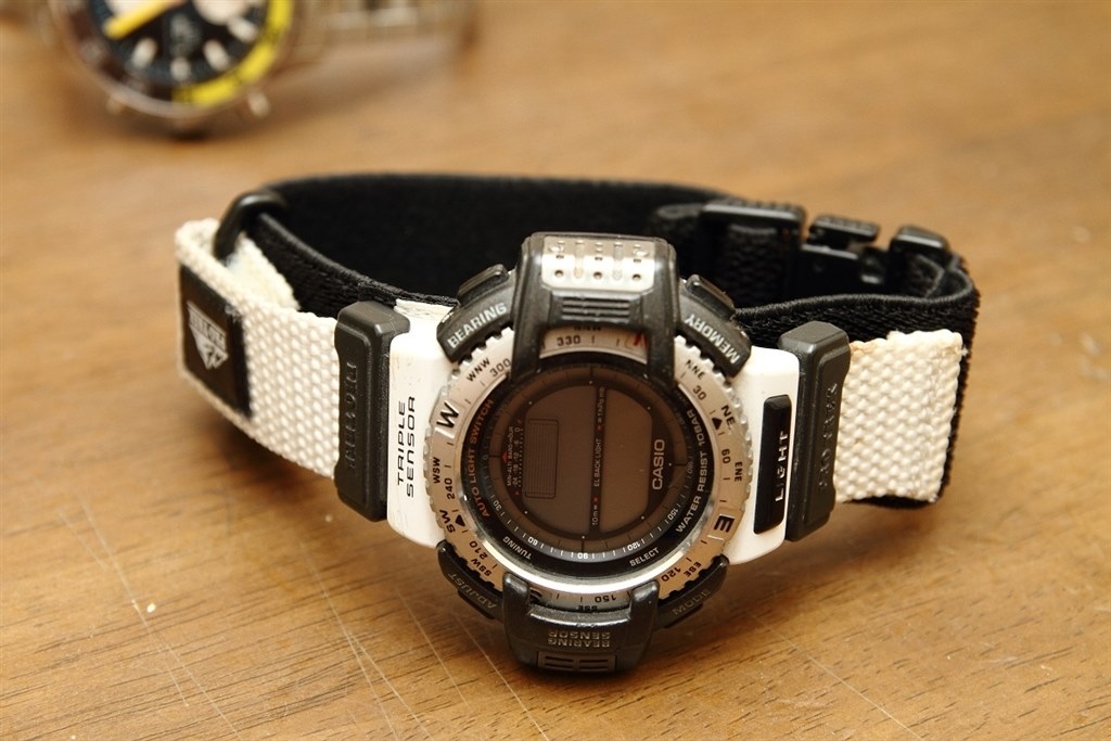 カシオプロトレックPRT-4000 フルチタン トリプルセンサー【バンド破損有】 カシオプロトレックPRT-4000 フルチタン トリプルセンサー