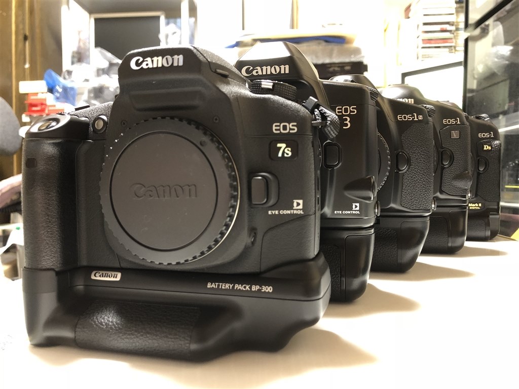 Canon EOS 7 一眼レフカメラ BP-300バッテリーグリップ付き Canon EOS 7 一眼レフカメラ BP-300バッテリーグリップ付き