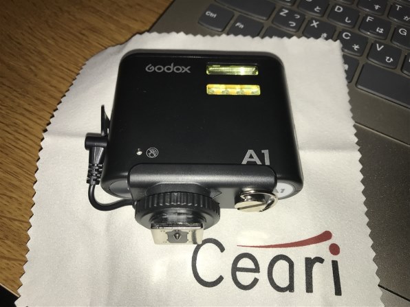 激レア】Godox A1 スマホ連携 小型フラッシュ2台とiPhone SE 激レア】Godox A1 スマホ連携 小型フラッシュ2台とiPhone SE