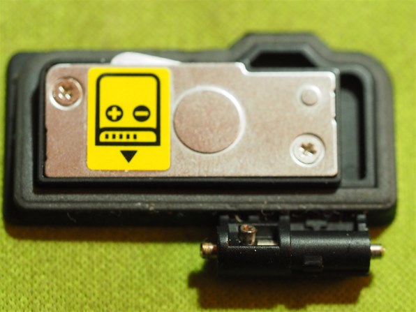 【画像確認用】電池の蓋　破損 カメラ電池フタ部のツメ折れを修理