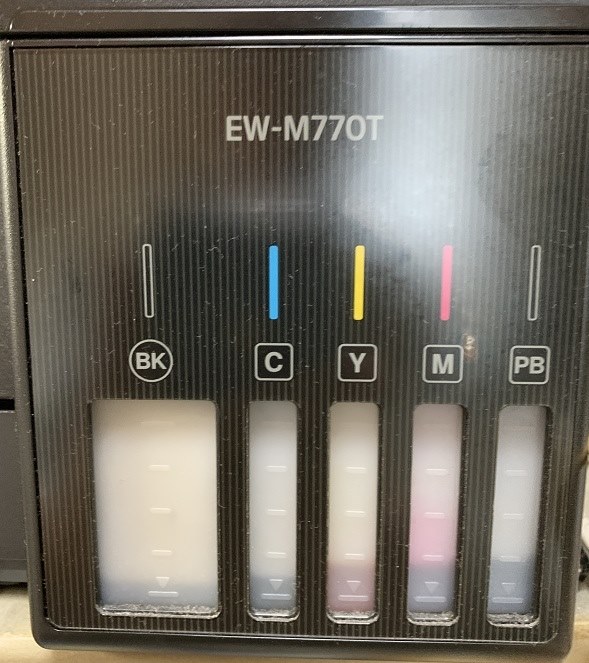 使用8か月（約1,100枚印字）でのインクの減り具合』 EPSON EW