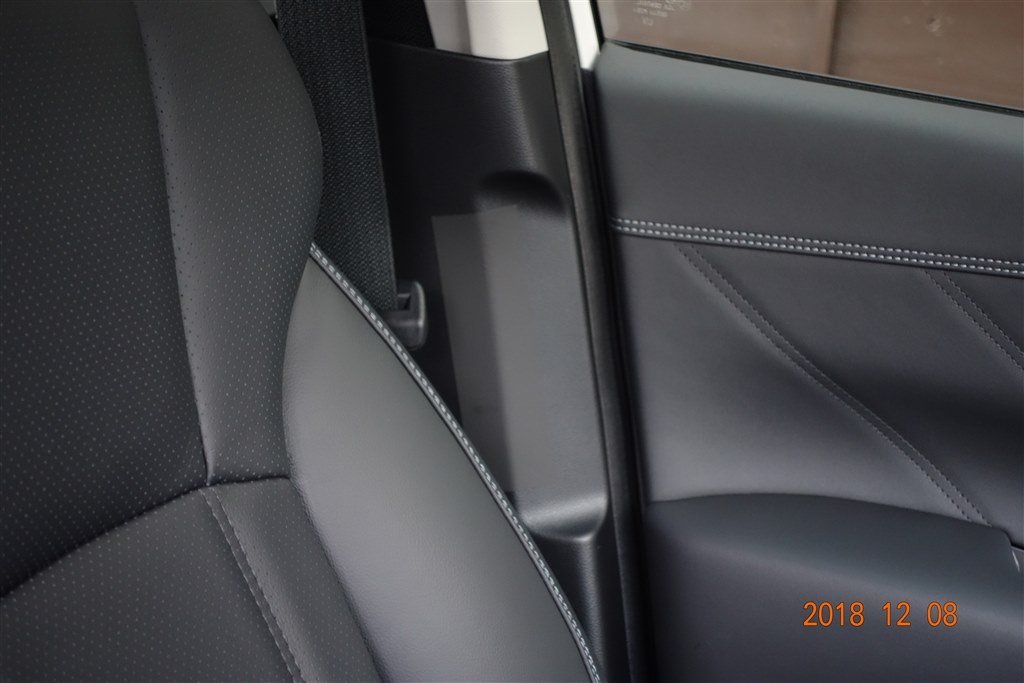 シートベルトのバックルの傷』 スバル フォレスター 2018年モデル のクチコミ掲示板 - 価格.com