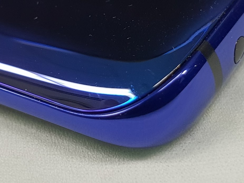 画面の縁側に隙間が大きい』 HUAWEI HUAWEI Mate 20 Pro SIM