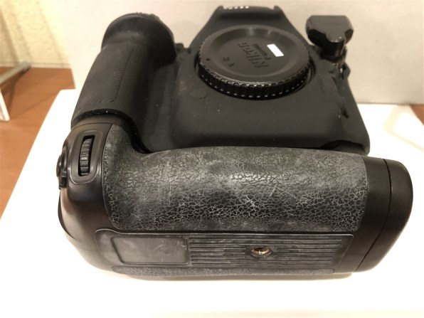 バッテリーパックとクイックリリース』 ニコン D500 ボディ のクチコミ