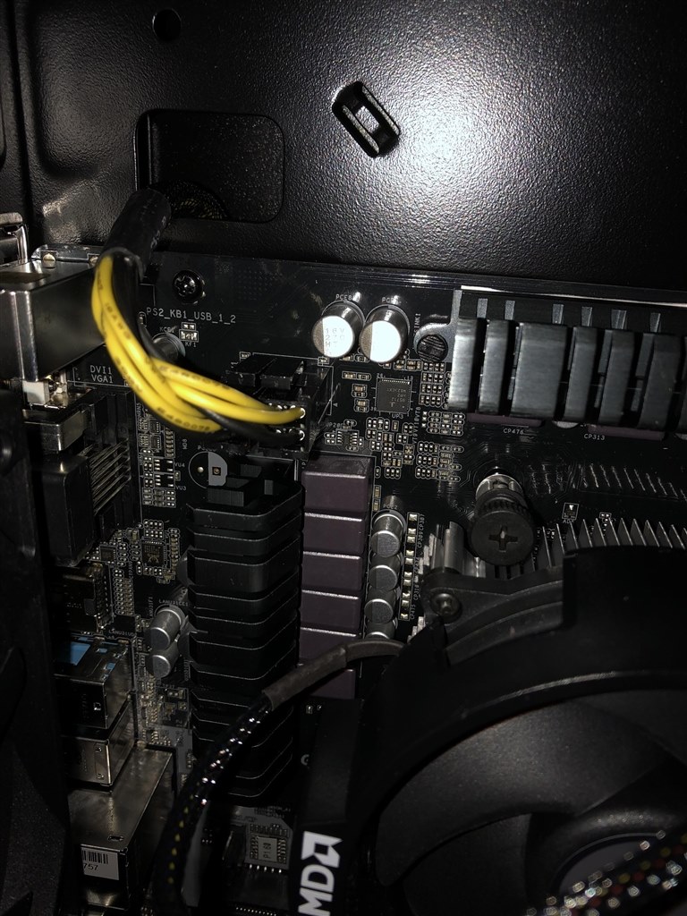 組み立てて電源を入れたけどビープ音も鳴らない』 ASRock B450M Pro4 
