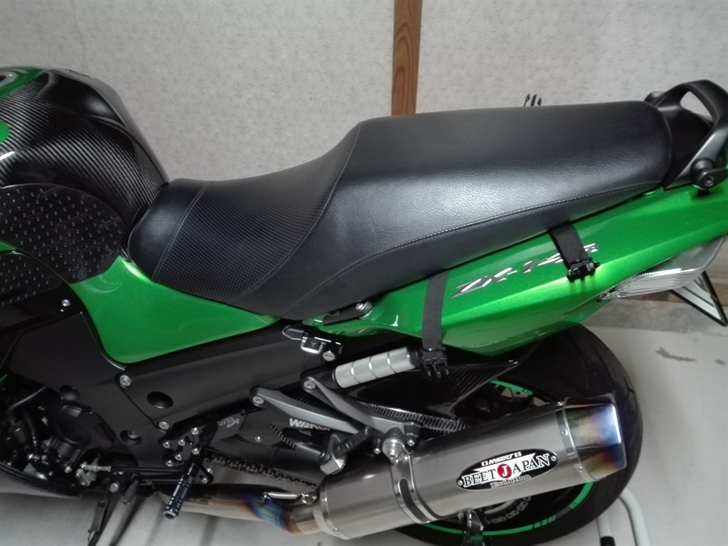 デイトナのコージーシートに交換。』 カワサキ ZZR1400 のクチコミ