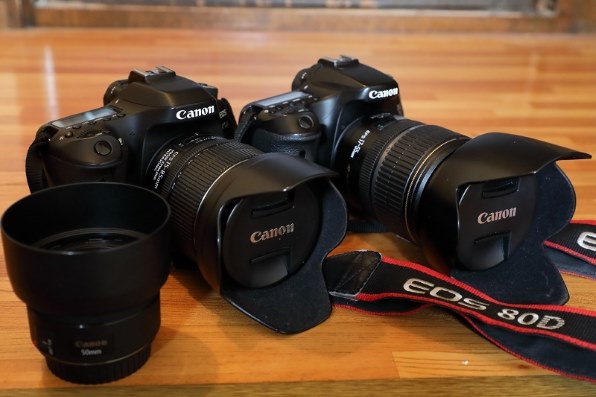 美品✨キャノン EOS 80D Wズーム❤️Wi-Fi転送◎❤️望遠レンズ付き！ EOS 80D 新品 CANON ダブルズームキット 保証書他店印付き