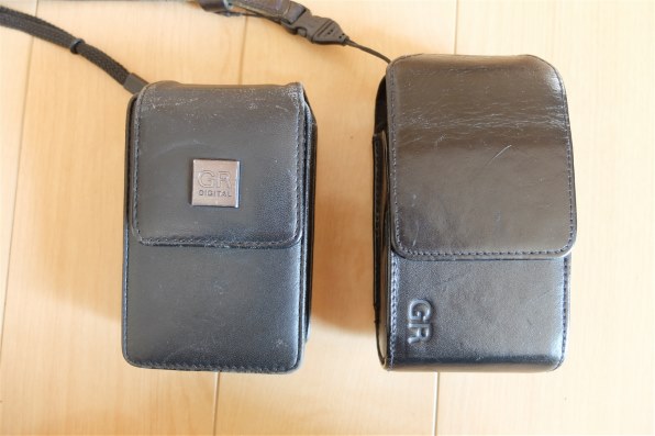【別売本皮ケース付】RICOH GR DIGITAL III 本体と付属品 NewGR Ⅲには新しい皮袋？』 リコー RICOH GR III のクチコミ
