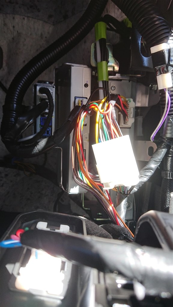 DEQ-1000A-MZ ベルデン 8412 9497 CX-8 年改2018/11型の付属コネクター