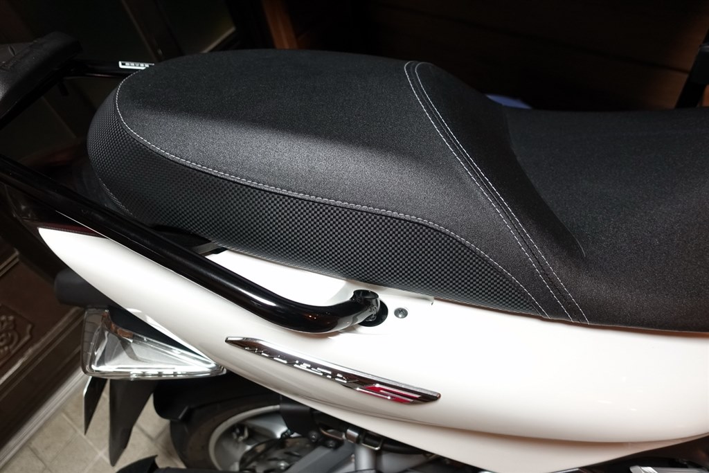 マジェスティ155 SG56 純正シート　ほとんど新車に近い状態で外しました。 マジェスティs 155 マジェスティ155s 張替用 シートカバー