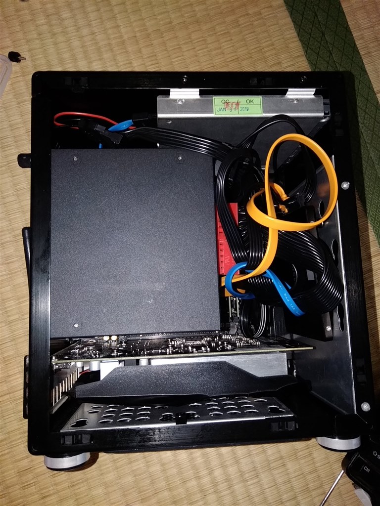 LIAN LI PC-Q21B　ハードディスク　メモリなし 丁寧な加工と、よく考えられたアルミケース』 LIAN LI PC-Q21B