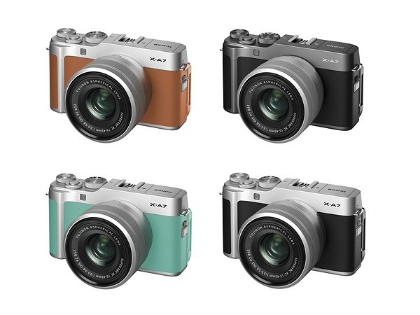 【9月25日購入】富士フイルム　ミラーレスカメラ　X-A7 レンズキット