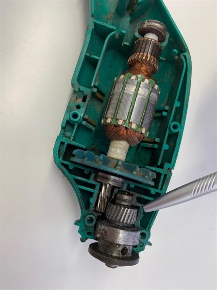 MUR1600N マキタ　電動コード式　草刈機 Amazon | マキタ 電動草刈機 刈込幅160mm金属刃用 MUR1600N
