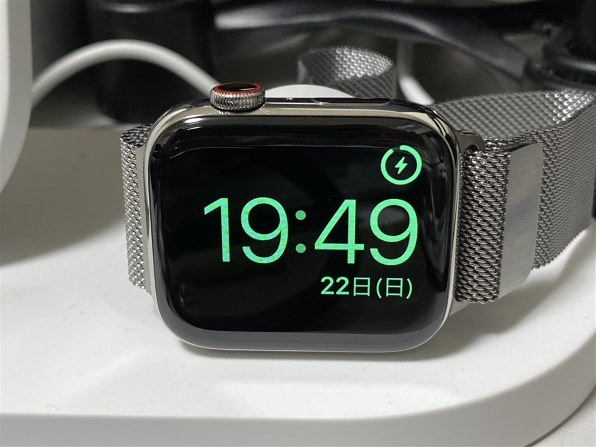 Apple Apple Watch Series 5 GPS+Cellularモデル 44mm MWWF2J/A  [ステンレススチールケース/ホワイトスポーツバンド]投稿画像・動画 - 価格.com