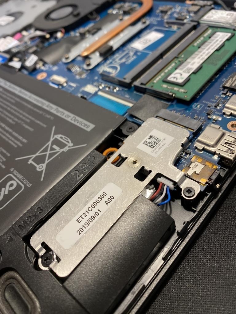 参考 Vostro15 3000(3581) 基盤写真｜SSD交換+メモリ＆HDD増設』 Dell Vostro 15 3000(3581)  価格.com限定 ベーシック Core i3 7020U・4GBメモリ・128GB SSD搭載モデル のクチコミ掲示板 - 価格.com