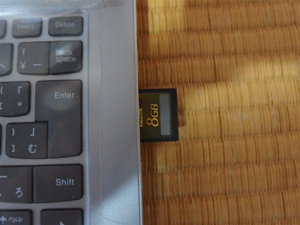 SDカードスロットは、カードが半分出る。』 Lenovo IdeaPad C340 第10 ...