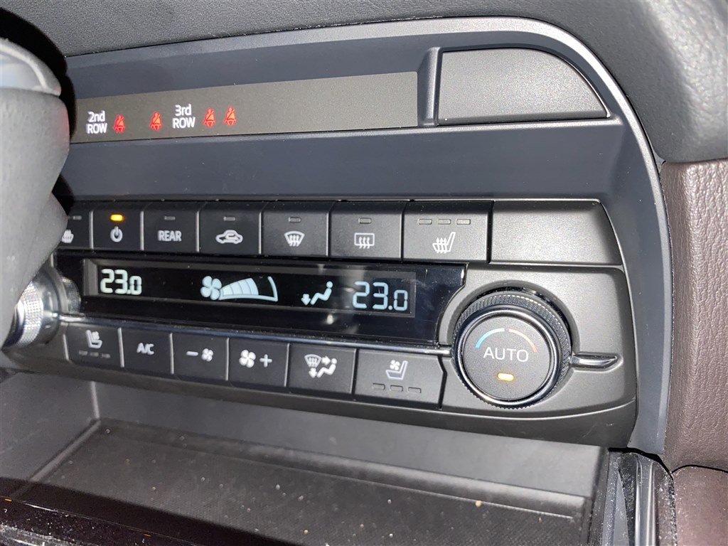 暖房の場合はa Cボタンを押すのでしょうか マツダ Cx 8 17年モデル のクチコミ掲示板 価格 Com