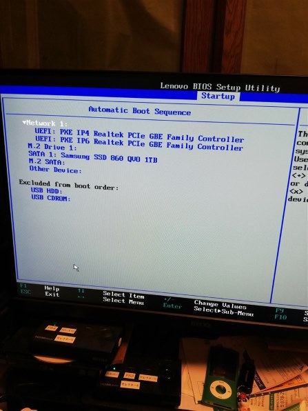 Lenovo ThinkCentre M715q Tiny 10VGCTO1WW AMD Ryzen 3 PRO・4GB